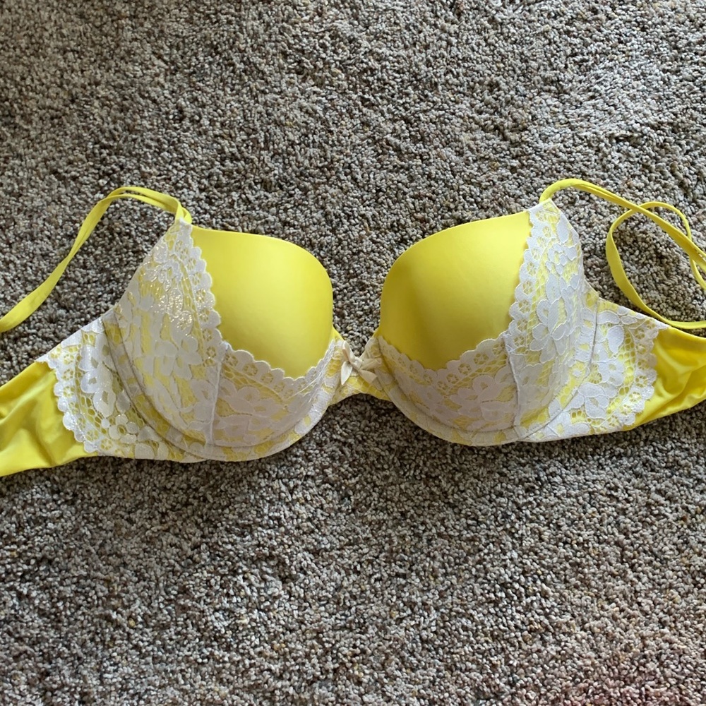 Victoria’s Secret yellow 34dd bra